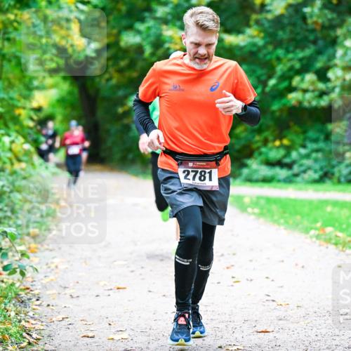12.10.2025 - Bramfelder Halbmarathon 2025 Dr. Thomas Lammeyer http://msf.ph/oto/9352765 12.10.2025 10:44:45 Laufen 2781 meine-sportfotos.de