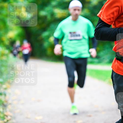 12.10.2025 - Bramfelder Halbmarathon 2025 Dr. Thomas Lammeyer http://msf.ph/oto/9352768 12.10.2025 10:44:46 Laufen 34, 278 meine-sportfotos.de