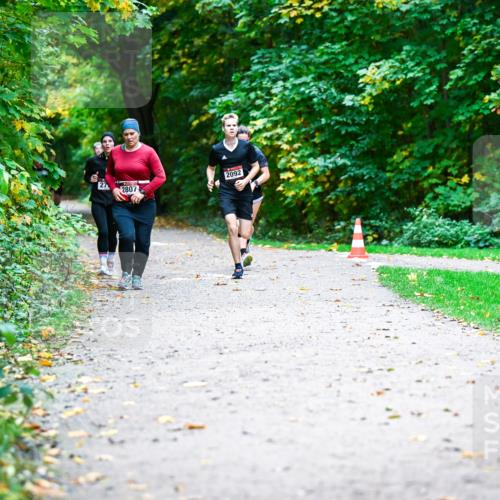 12.10.2025 - Bramfelder Halbmarathon 2025 Dr. Thomas Lammeyer http://msf.ph/oto/9352772 12.10.2025 10:44:50 Laufen 2092, 27, 2807 meine-sportfotos.de