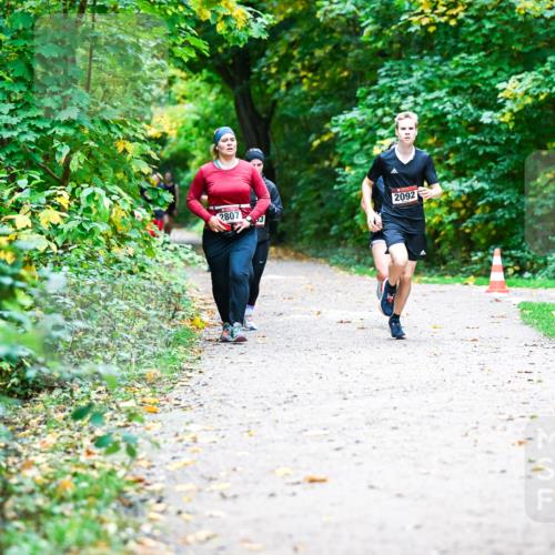 12.10.2025 - Bramfelder Halbmarathon 2025 Dr. Thomas Lammeyer http://msf.ph/oto/9352781 12.10.2025 10:44:51 Laufen 2092, 2807, 3 meine-sportfotos.de