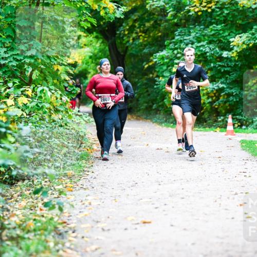 12.10.2025 - Bramfelder Halbmarathon 2025 Dr. Thomas Lammeyer http://msf.ph/oto/9352782 12.10.2025 10:44:51 Laufen 2092, 2807 meine-sportfotos.de