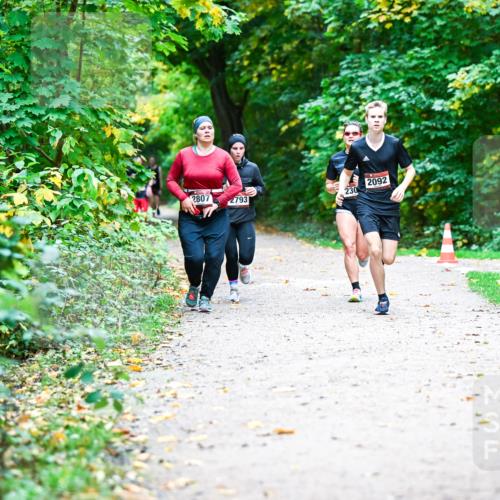 12.10.2025 - Bramfelder Halbmarathon 2025 Dr. Thomas Lammeyer http://msf.ph/oto/9352783 12.10.2025 10:44:51 Laufen 2807, 2793, 2092, 230 meine-sportfotos.de