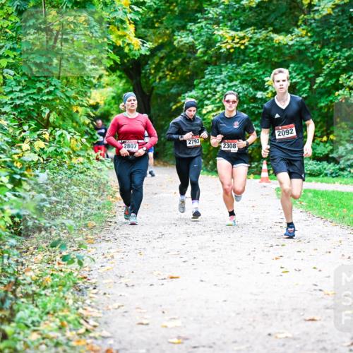 12.10.2025 - Bramfelder Halbmarathon 2025 Dr. Thomas Lammeyer http://msf.ph/oto/9352791 12.10.2025 10:44:53 Laufen 2092, 2807, 2793, 2308 meine-sportfotos.de