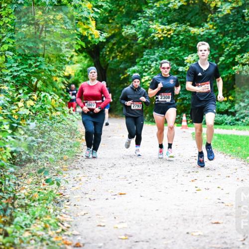 12.10.2025 - Bramfelder Halbmarathon 2025 Dr. Thomas Lammeyer http://msf.ph/oto/9352792 12.10.2025 10:44:53 Laufen 2807, 2793, 2308 meine-sportfotos.de