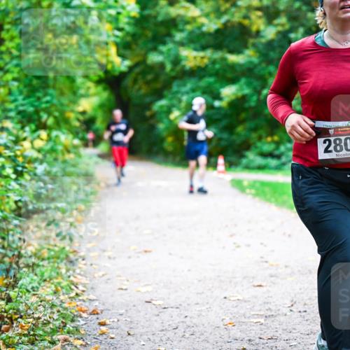 12.10.2025 - Bramfelder Halbmarathon 2025 Dr. Thomas Lammeyer http://msf.ph/oto/9352823 12.10.2025 10:44:58 Laufen 7, 34, 2807 meine-sportfotos.de