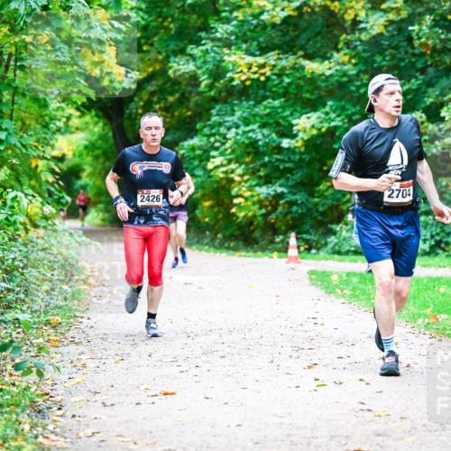 12.10.2025 - Bramfelder Halbmarathon 2025 Dr. Thomas Lammeyer http://msf.ph/oto/9352839 12.10.2025 10:45:01 Laufen 2426, 2704 meine-sportfotos.de