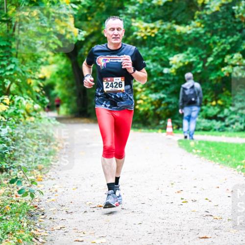 12.10.2025 - Bramfelder Halbmarathon 2025 Dr. Thomas Lammeyer http://msf.ph/oto/9352849 12.10.2025 10:45:03 Laufen 8, 29, 2426 meine-sportfotos.de