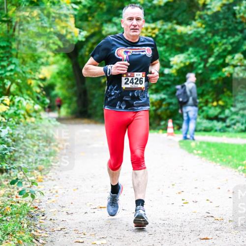 12.10.2025 - Bramfelder Halbmarathon 2025 Dr. Thomas Lammeyer http://msf.ph/oto/9352852 12.10.2025 10:45:03 Laufen 29, 2426 meine-sportfotos.de