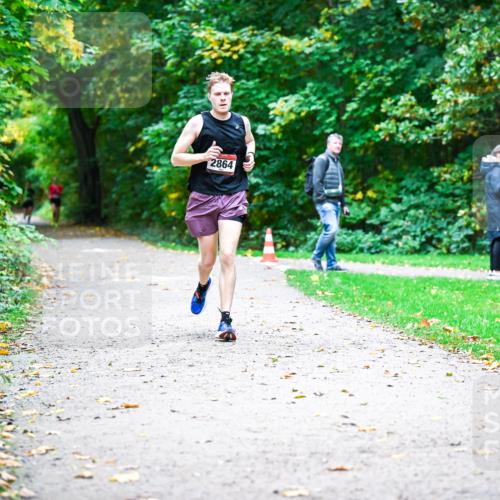 12.10.2025 - Bramfelder Halbmarathon 2025 Dr. Thomas Lammeyer http://msf.ph/oto/9352863 12.10.2025 10:45:06 Laufen 2864 meine-sportfotos.de