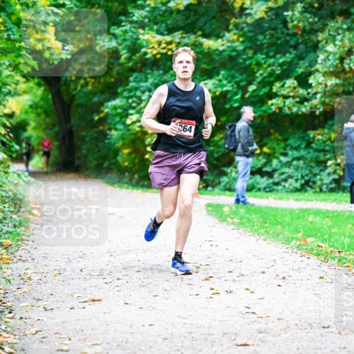 12.10.2025 - Bramfelder Halbmarathon 2025 Dr. Thomas Lammeyer http://msf.ph/oto/9352869 12.10.2025 10:45:07 Laufen 64 meine-sportfotos.de