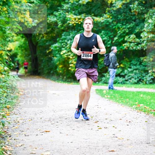 12.10.2025 - Bramfelder Halbmarathon 2025 Dr. Thomas Lammeyer http://msf.ph/oto/9352870 12.10.2025 10:45:07 Laufen 2864 meine-sportfotos.de