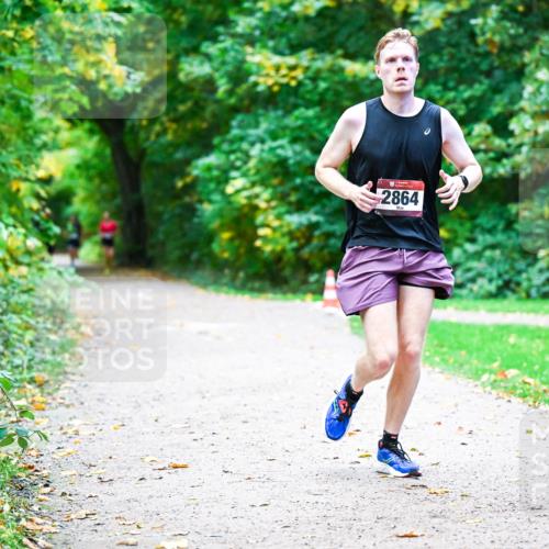 12.10.2025 - Bramfelder Halbmarathon 2025 Dr. Thomas Lammeyer http://msf.ph/oto/9352875 12.10.2025 10:45:08 Laufen 2864 meine-sportfotos.de
