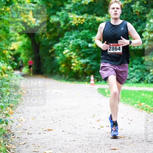12.10.2025 - Bramfelder Halbmarathon 2025 Dr. Thomas Lammeyer http://msf.ph/oto/9352876 12.10.2025 10:45:08 Laufen 2864 meine-sportfotos.de