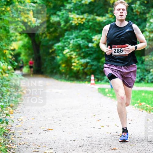 12.10.2025 - Bramfelder Halbmarathon 2025 Dr. Thomas Lammeyer http://msf.ph/oto/9352877 12.10.2025 10:45:08 Laufen 286 meine-sportfotos.de