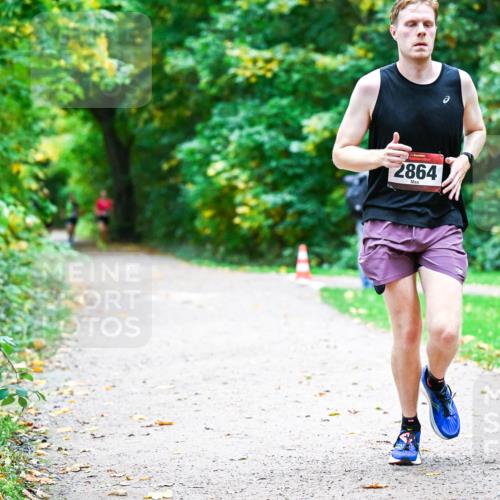 12.10.2025 - Bramfelder Halbmarathon 2025 Dr. Thomas Lammeyer http://msf.ph/oto/9352878 12.10.2025 10:45:08 Laufen 2864 meine-sportfotos.de