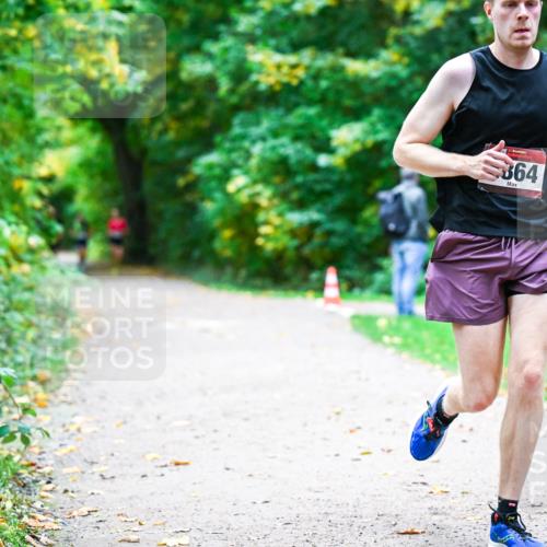 12.10.2025 - Bramfelder Halbmarathon 2025 Dr. Thomas Lammeyer http://msf.ph/oto/9352880 12.10.2025 10:45:08 Laufen 364 meine-sportfotos.de