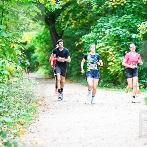 12.10.2025 - Bramfelder Halbmarathon 2025 Dr. Thomas Lammeyer http://msf.ph/oto/9352908 12.10.2025 10:45:16 Laufen 2876, 2086 meine-sportfotos.de