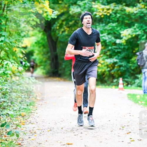 12.10.2025 - Bramfelder Halbmarathon 2025 Dr. Thomas Lammeyer http://msf.ph/oto/9352937 12.10.2025 10:45:21 Laufen  meine-sportfotos.de