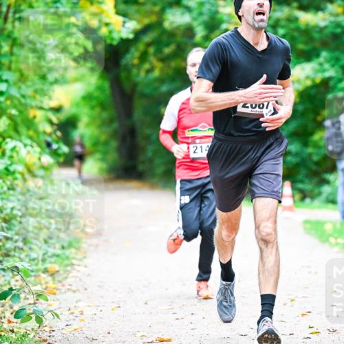 12.10.2025 - Bramfelder Halbmarathon 2025 Dr. Thomas Lammeyer http://msf.ph/oto/9352942 12.10.2025 10:45:22 Laufen 35, 214 meine-sportfotos.de