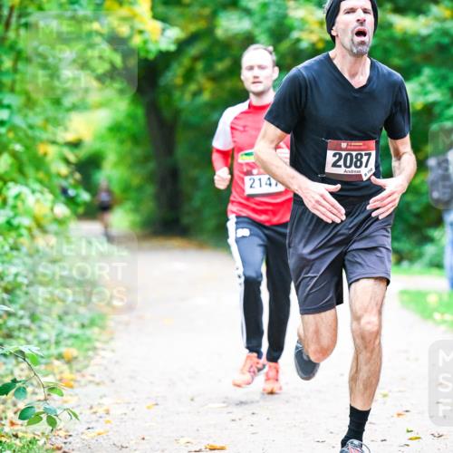 12.10.2025 - Bramfelder Halbmarathon 2025 Dr. Thomas Lammeyer http://msf.ph/oto/9352943 12.10.2025 10:45:22 Laufen 214, 2087, 55 meine-sportfotos.de