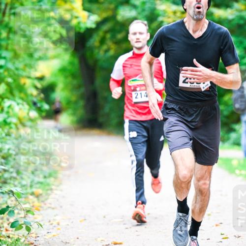 12.10.2025 - Bramfelder Halbmarathon 2025 Dr. Thomas Lammeyer http://msf.ph/oto/9352944 12.10.2025 10:45:22 Laufen 214, 155 meine-sportfotos.de