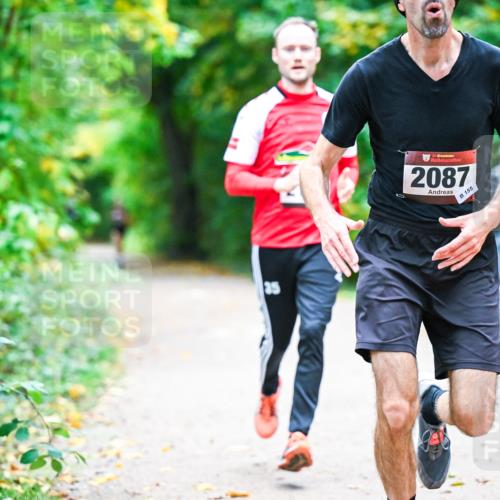 12.10.2025 - Bramfelder Halbmarathon 2025 Dr. Thomas Lammeyer http://msf.ph/oto/9352946 12.10.2025 10:45:22 Laufen 35, 34, 2087, 155 meine-sportfotos.de