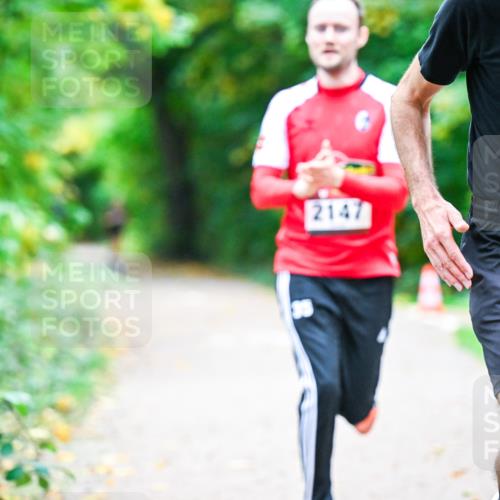 12.10.2025 - Bramfelder Halbmarathon 2025 Dr. Thomas Lammeyer http://msf.ph/oto/9352948 12.10.2025 10:45:23 Laufen 2147, 34, 2005 meine-sportfotos.de