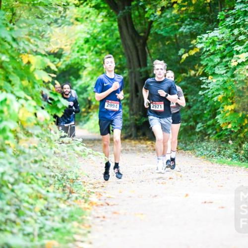 12.10.2025 - Bramfelder Halbmarathon 2025 Dr. Thomas Lammeyer http://msf.ph/oto/9352963 12.10.2025 10:45:29 Laufen 2994, 2971 meine-sportfotos.de