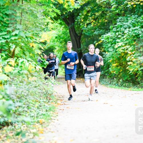 12.10.2025 - Bramfelder Halbmarathon 2025 Dr. Thomas Lammeyer http://msf.ph/oto/9352973 12.10.2025 10:45:30 Laufen 2994, 2971 meine-sportfotos.de