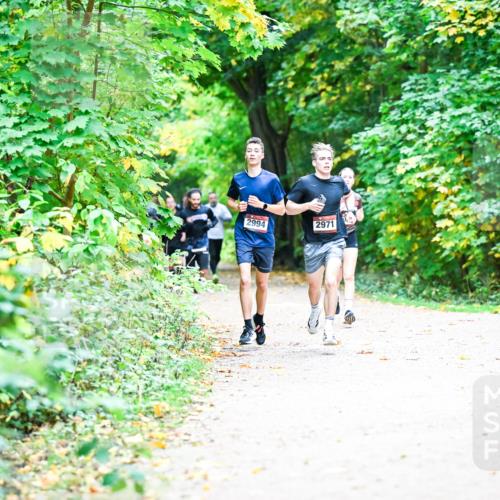 12.10.2025 - Bramfelder Halbmarathon 2025 Dr. Thomas Lammeyer http://msf.ph/oto/9352974 12.10.2025 10:45:30 Laufen 2994, 2971 meine-sportfotos.de