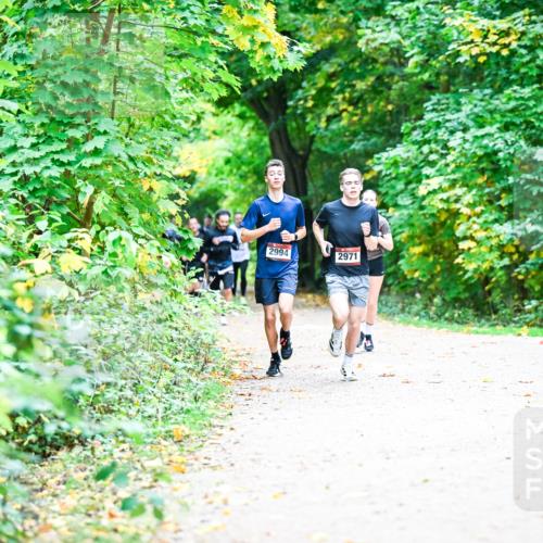 12.10.2025 - Bramfelder Halbmarathon 2025 Dr. Thomas Lammeyer http://msf.ph/oto/9352976 12.10.2025 10:45:31 Laufen 2994, 2971 meine-sportfotos.de