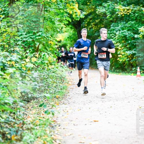 12.10.2025 - Bramfelder Halbmarathon 2025 Dr. Thomas Lammeyer http://msf.ph/oto/9352988 12.10.2025 10:45:32 Laufen 2994, 2971 meine-sportfotos.de