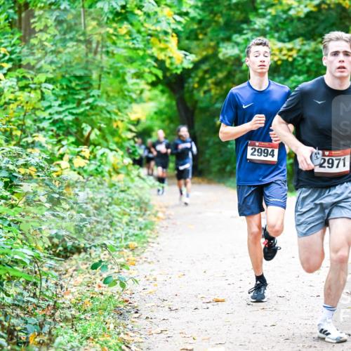 12.10.2025 - Bramfelder Halbmarathon 2025 Dr. Thomas Lammeyer http://msf.ph/oto/9353003 12.10.2025 10:45:34 Laufen 2994, 2971 meine-sportfotos.de