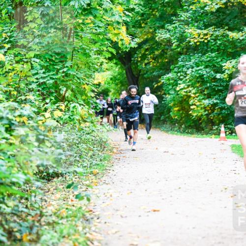 12.10.2025 - Bramfelder Halbmarathon 2025 Dr. Thomas Lammeyer http://msf.ph/oto/9353011 12.10.2025 10:45:36 Laufen 2158, 205 meine-sportfotos.de