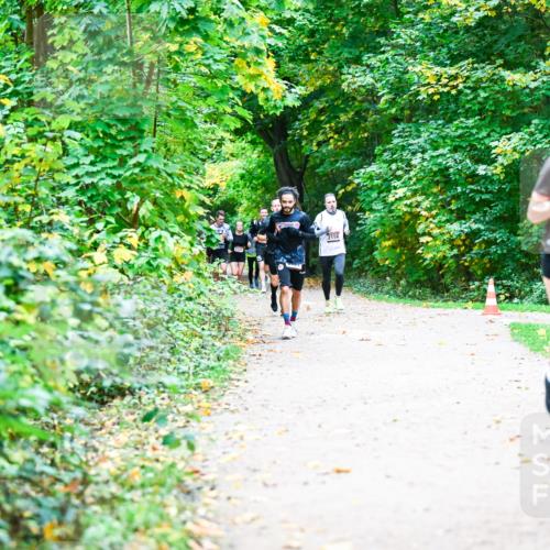 12.10.2025 - Bramfelder Halbmarathon 2025 Dr. Thomas Lammeyer http://msf.ph/oto/9353013 12.10.2025 10:45:36 Laufen 2158, 2051 meine-sportfotos.de