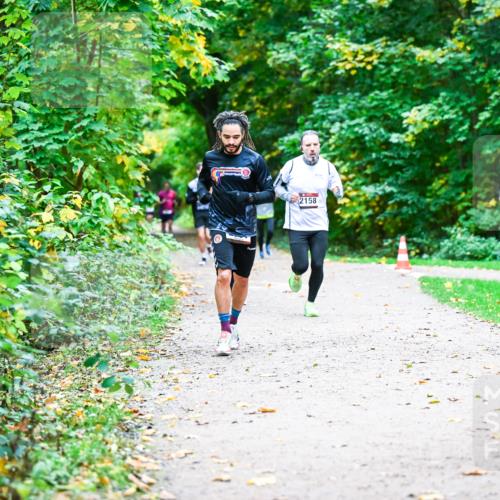 12.10.2025 - Bramfelder Halbmarathon 2025 Dr. Thomas Lammeyer http://msf.ph/oto/9353024 12.10.2025 10:45:40 Laufen 2158 meine-sportfotos.de