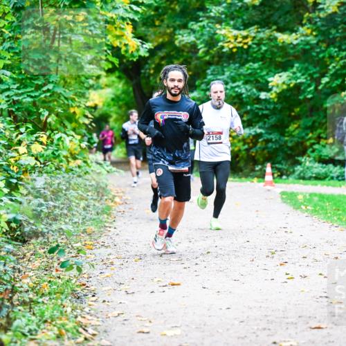 12.10.2025 - Bramfelder Halbmarathon 2025 Dr. Thomas Lammeyer http://msf.ph/oto/9353029 12.10.2025 10:45:40 Laufen 2158 meine-sportfotos.de