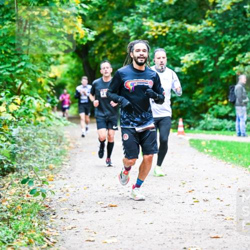 12.10.2025 - Bramfelder Halbmarathon 2025 Dr. Thomas Lammeyer http://msf.ph/oto/9353034 12.10.2025 10:45:41 Laufen 21 meine-sportfotos.de