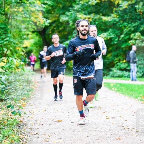 12.10.2025 - Bramfelder Halbmarathon 2025 Dr. Thomas Lammeyer http://msf.ph/oto/9353037 12.10.2025 10:45:41 Laufen 2131 meine-sportfotos.de