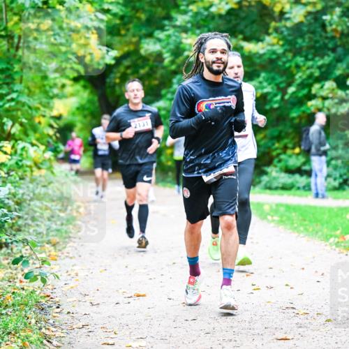 12.10.2025 - Bramfelder Halbmarathon 2025 Dr. Thomas Lammeyer http://msf.ph/oto/9353038 12.10.2025 10:45:42 Laufen 2131 meine-sportfotos.de
