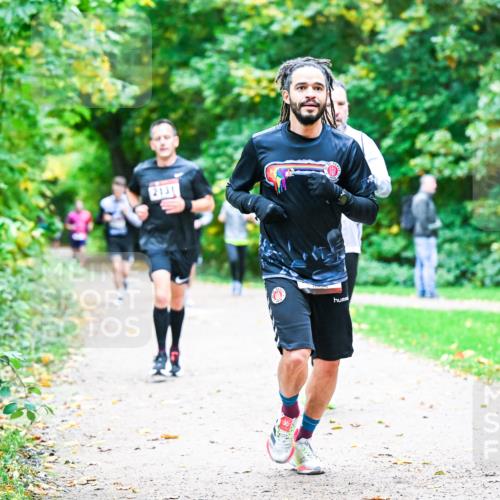 12.10.2025 - Bramfelder Halbmarathon 2025 Dr. Thomas Lammeyer http://msf.ph/oto/9353040 12.10.2025 10:45:42 Laufen 2131 meine-sportfotos.de