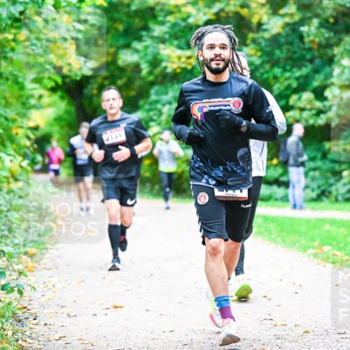 12.10.2025 - Bramfelder Halbmarathon 2025 Dr. Thomas Lammeyer http://msf.ph/oto/9353041 12.10.2025 10:45:42 Laufen 2131 meine-sportfotos.de