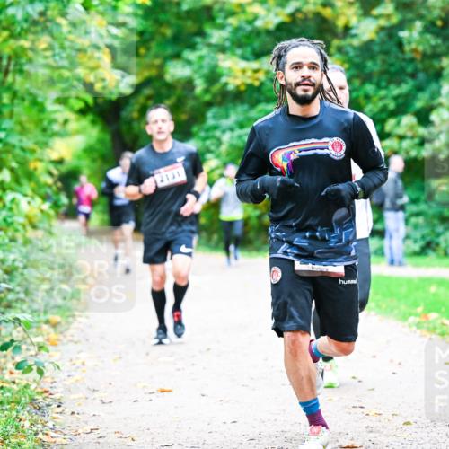 12.10.2025 - Bramfelder Halbmarathon 2025 Dr. Thomas Lammeyer http://msf.ph/oto/9353042 12.10.2025 10:45:42 Laufen  meine-sportfotos.de