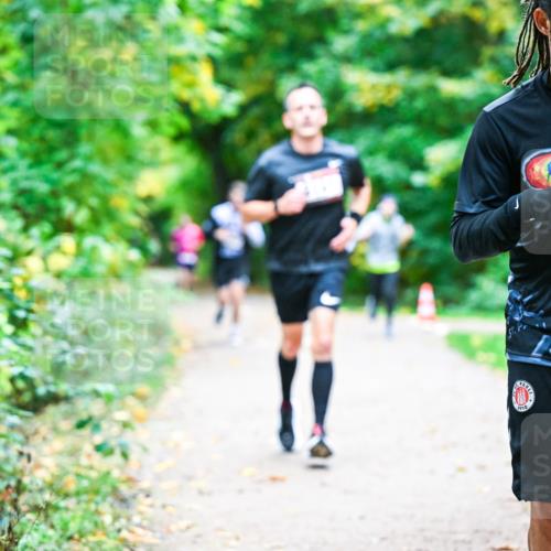 12.10.2025 - Bramfelder Halbmarathon 2025 Dr. Thomas Lammeyer http://msf.ph/oto/9353048 12.10.2025 10:45:43 Laufen 1910, 19190 meine-sportfotos.de
