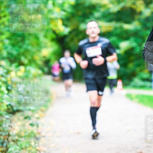 12.10.2025 - Bramfelder Halbmarathon 2025 Dr. Thomas Lammeyer http://msf.ph/oto/9353051 12.10.2025 10:45:43 Laufen 1910 meine-sportfotos.de
