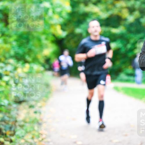 12.10.2025 - Bramfelder Halbmarathon 2025 Dr. Thomas Lammeyer http://msf.ph/oto/9353052 12.10.2025 10:45:44 Laufen 1910 meine-sportfotos.de