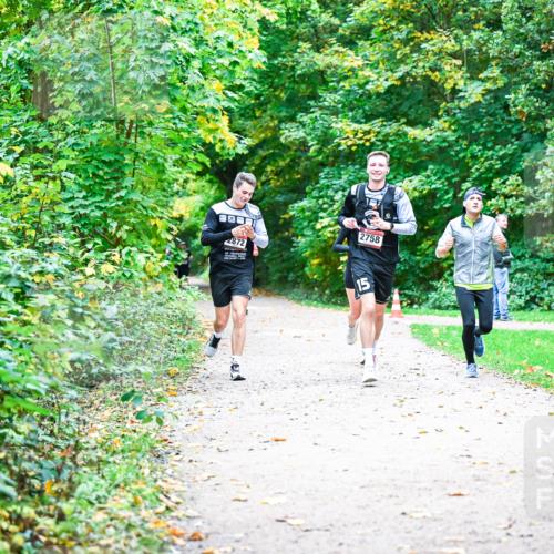 12.10.2025 - Bramfelder Halbmarathon 2025 Dr. Thomas Lammeyer http://msf.ph/oto/9353063 12.10.2025 10:45:46 Laufen 872, 2758, 15 meine-sportfotos.de