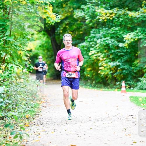 12.10.2025 - Bramfelder Halbmarathon 2025 Dr. Thomas Lammeyer http://msf.ph/oto/9353088 12.10.2025 10:45:51 Laufen 2056 meine-sportfotos.de