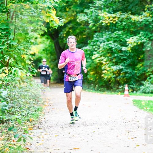 12.10.2025 - Bramfelder Halbmarathon 2025 Dr. Thomas Lammeyer http://msf.ph/oto/9353089 12.10.2025 10:45:52 Laufen 2056 meine-sportfotos.de