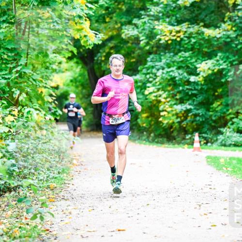 12.10.2025 - Bramfelder Halbmarathon 2025 Dr. Thomas Lammeyer http://msf.ph/oto/9353090 12.10.2025 10:45:52 Laufen 205 meine-sportfotos.de